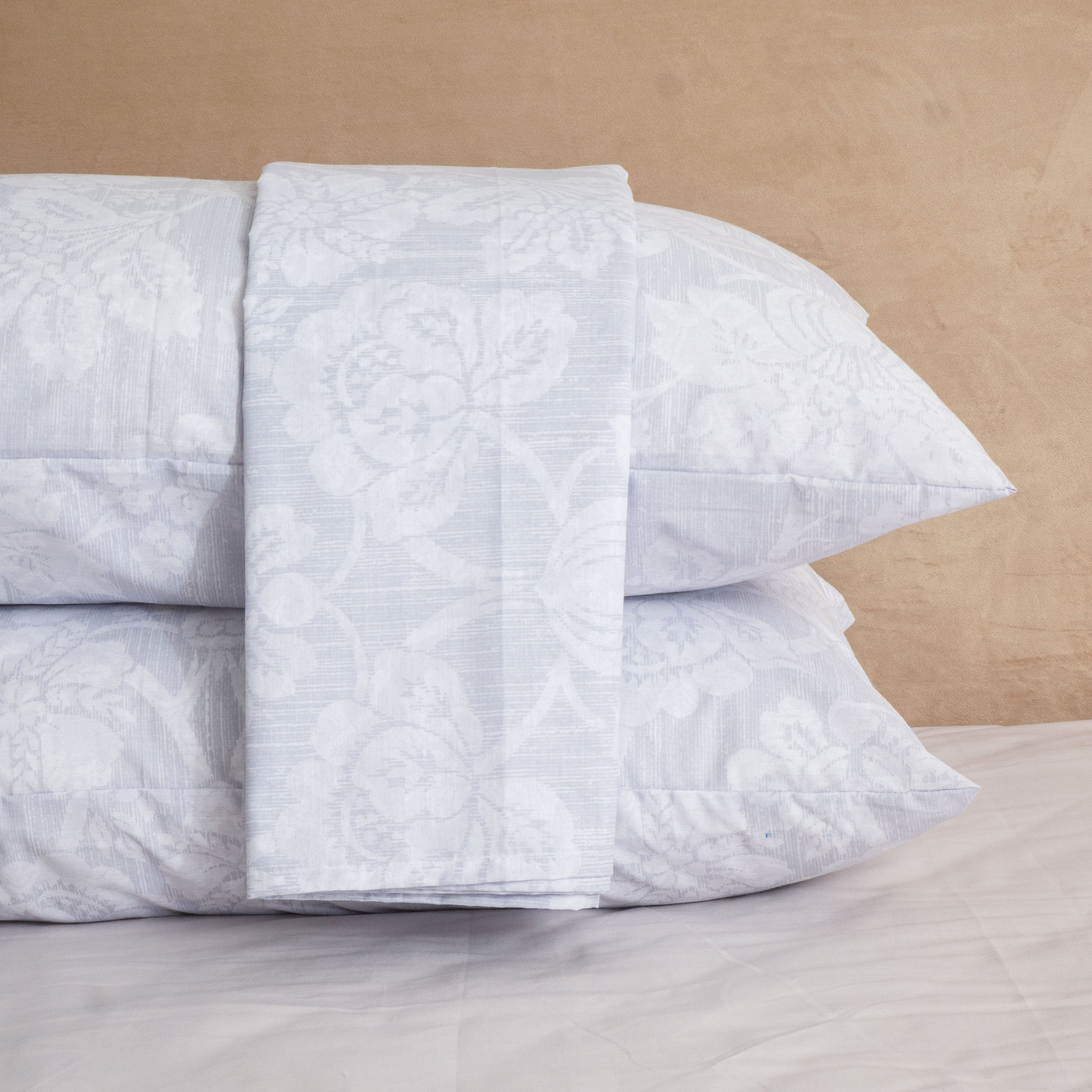 White Floral Kind Bed Set